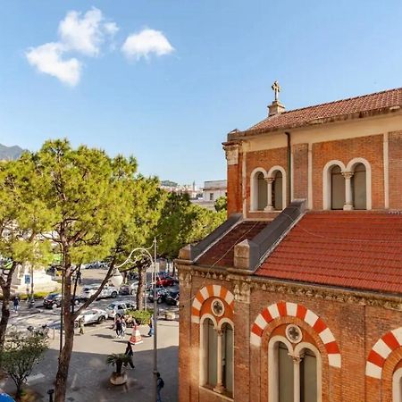 B&B Un Passo Dal Treno Piazza Vittorio Veneto 36-Salerno Station Экстерьер фото