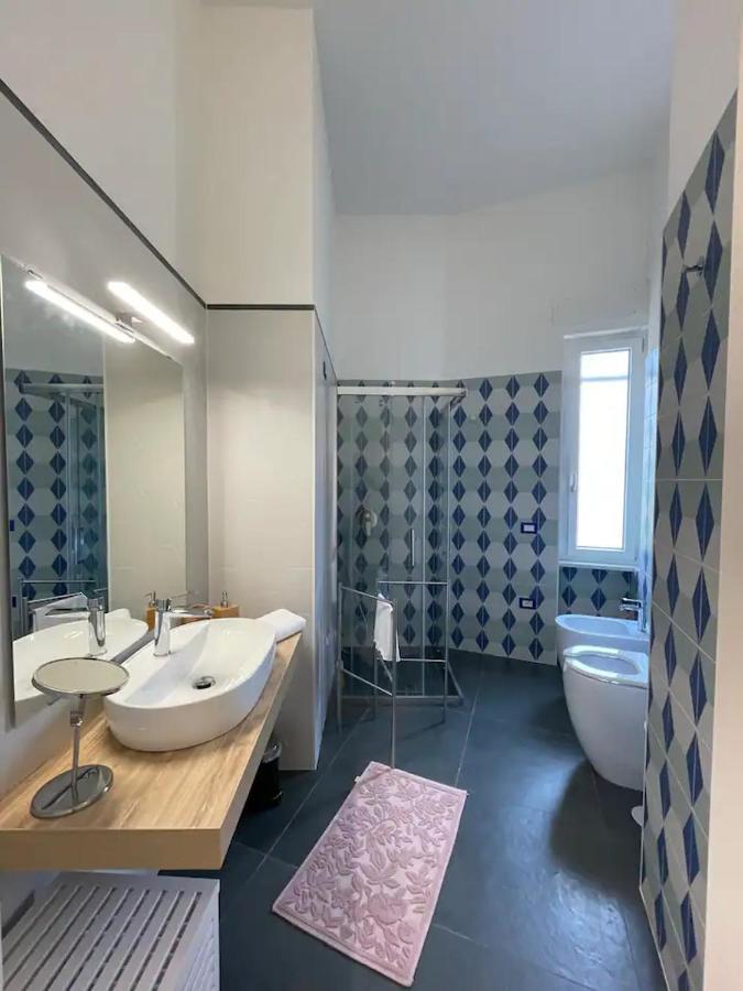 B&B Un Passo Dal Treno Piazza Vittorio Veneto 36-Salerno Station Экстерьер фото