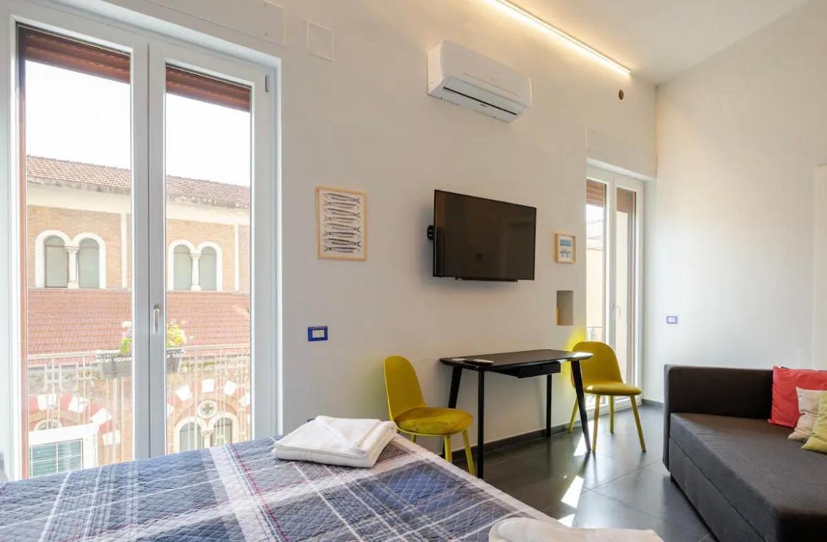 B&B Un Passo Dal Treno Piazza Vittorio Veneto 36-Salerno Station Экстерьер фото