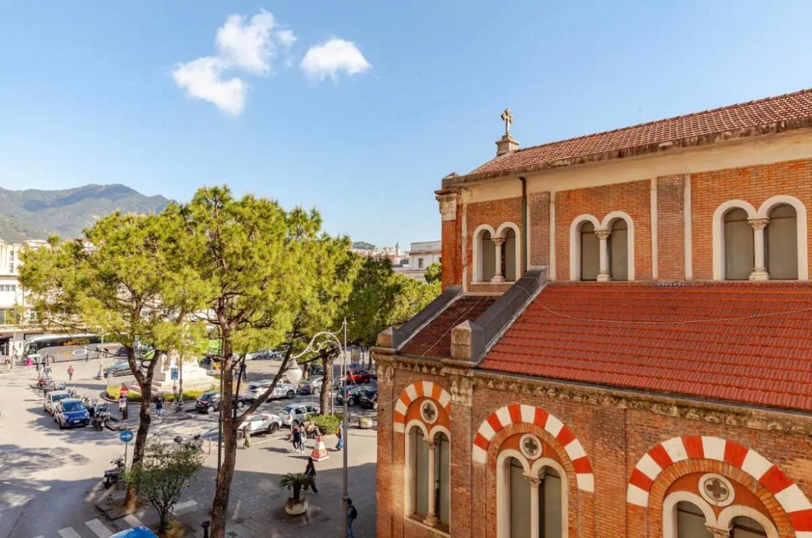 B&B Un Passo Dal Treno Piazza Vittorio Veneto 36-Salerno Station Экстерьер фото
